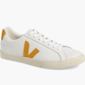 NWT VEJA Esplar Sneaker